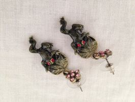 Ohrhänger mit Strasssteinen Frosch Motiv