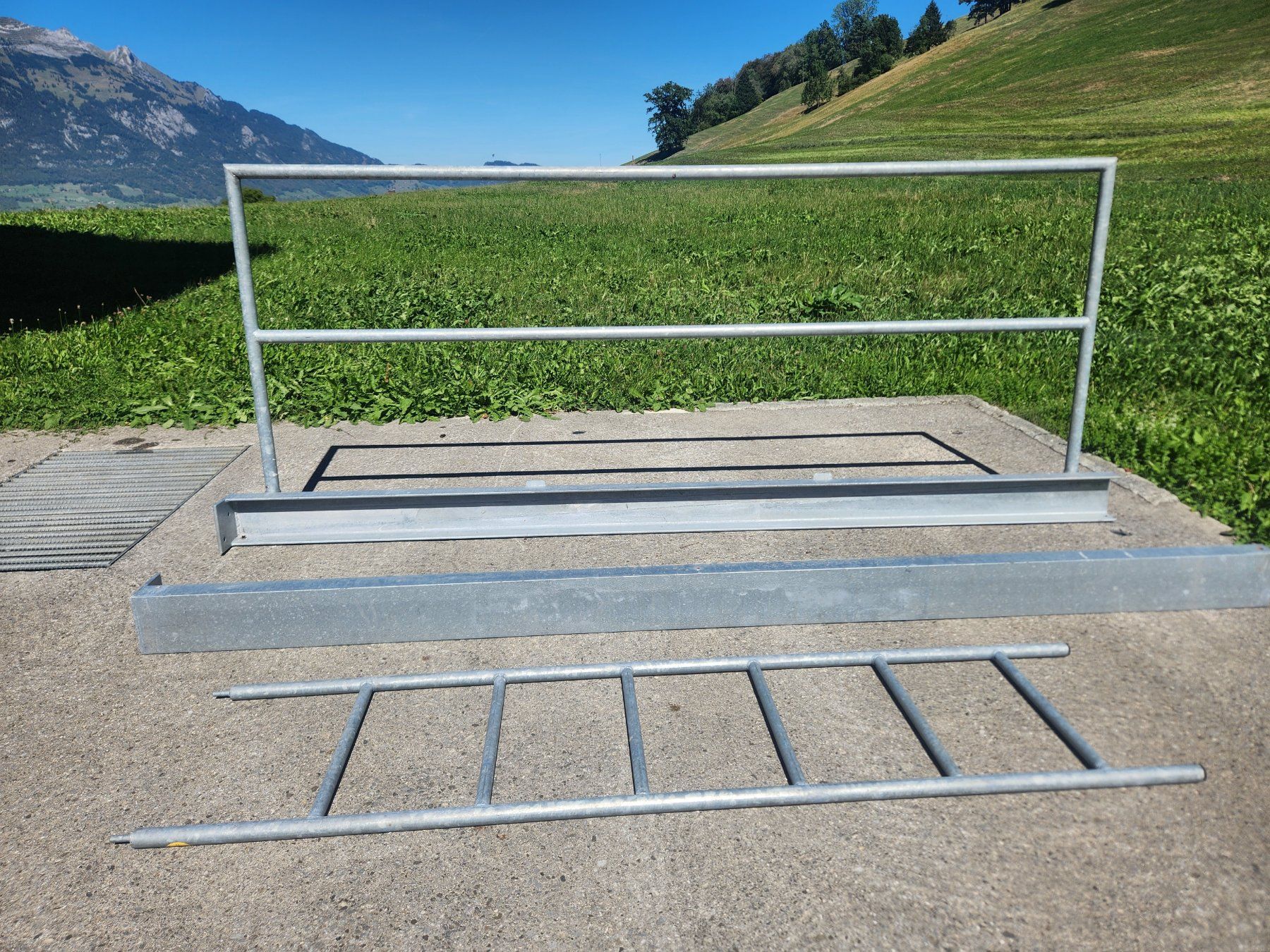 Altro in Decorazioni & Accessori: Stahlpodest mit Steckgeländer – Usato da Kerns venduto da filisepp
