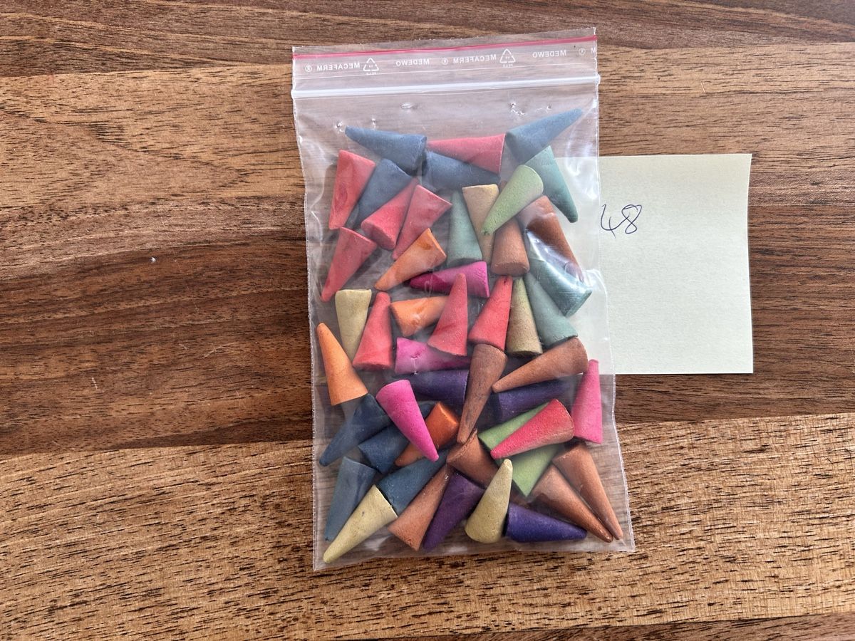 Kerzen: 48 Duftende Räucherkerzen farbig ab 1.- – Neu (gemäss Beschreibung) aus Rupperswil von Birke11 1