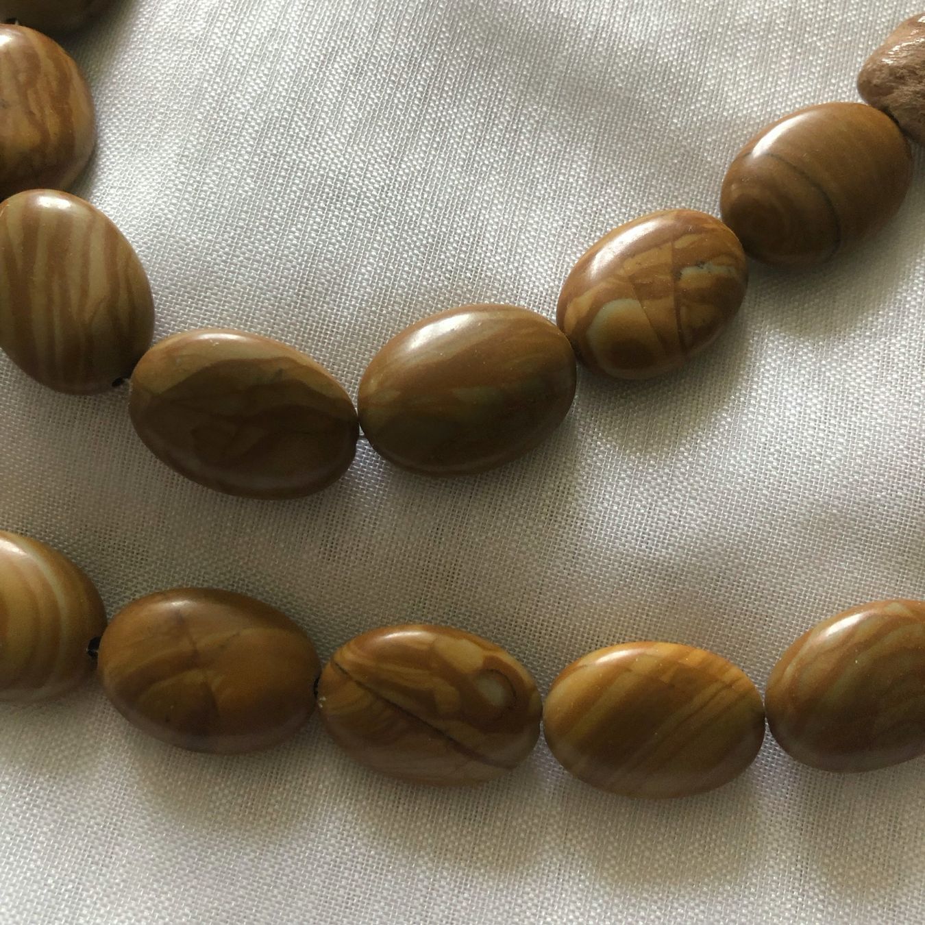 Pietre preziose: schöne "Jaspis Holz" Perlen oval 18mm - 1 Strang – Nuovo e nell'imballaggio originale da Ittenthal venduto da Hwaggis 1
