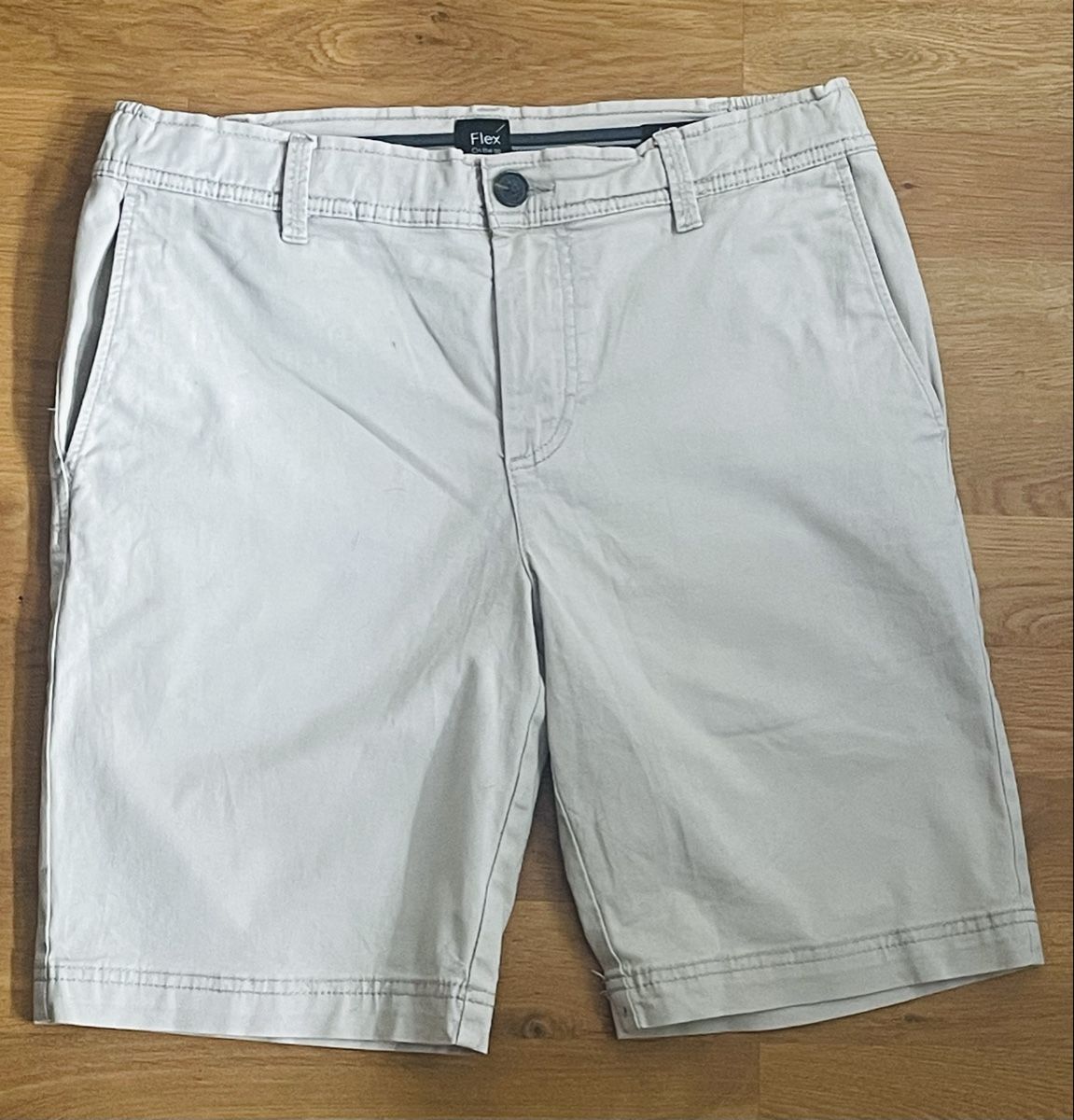 C&A Hosen: Helle Slim—Fit Shorts W30 – Gebraucht aus Himmelried von Lucas1212