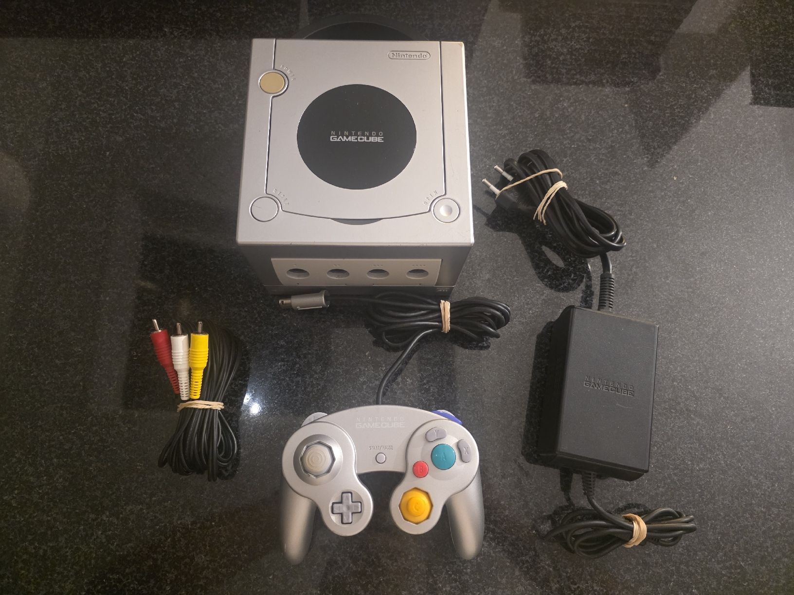 Nintendo Console: Nintendo Gamecube Silver avec un jeu – Usato da Chavornay venduto da Crash37