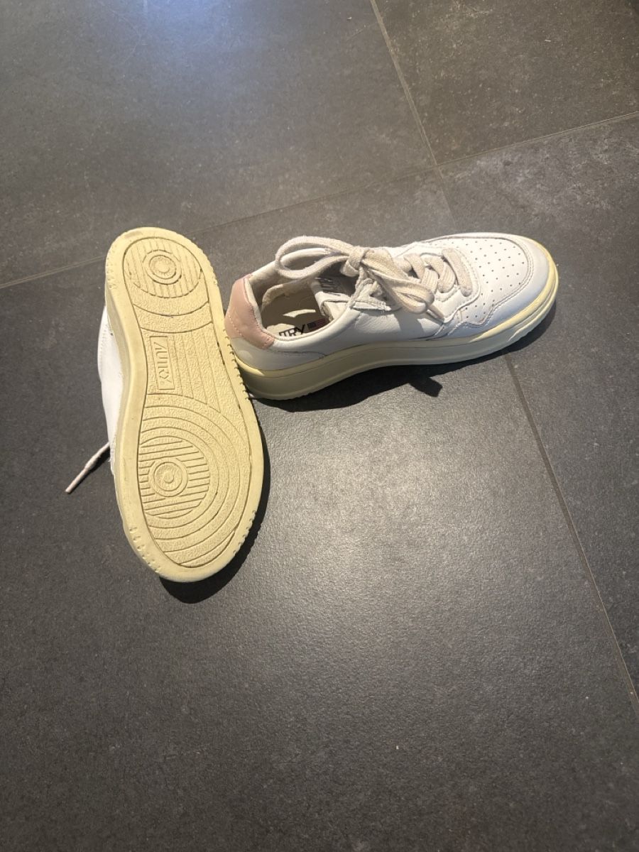 Autry Schuhe für Mädchen: Autry Sneaker Grösse 32 – Gebraucht aus Muttenz von Winzaren 1