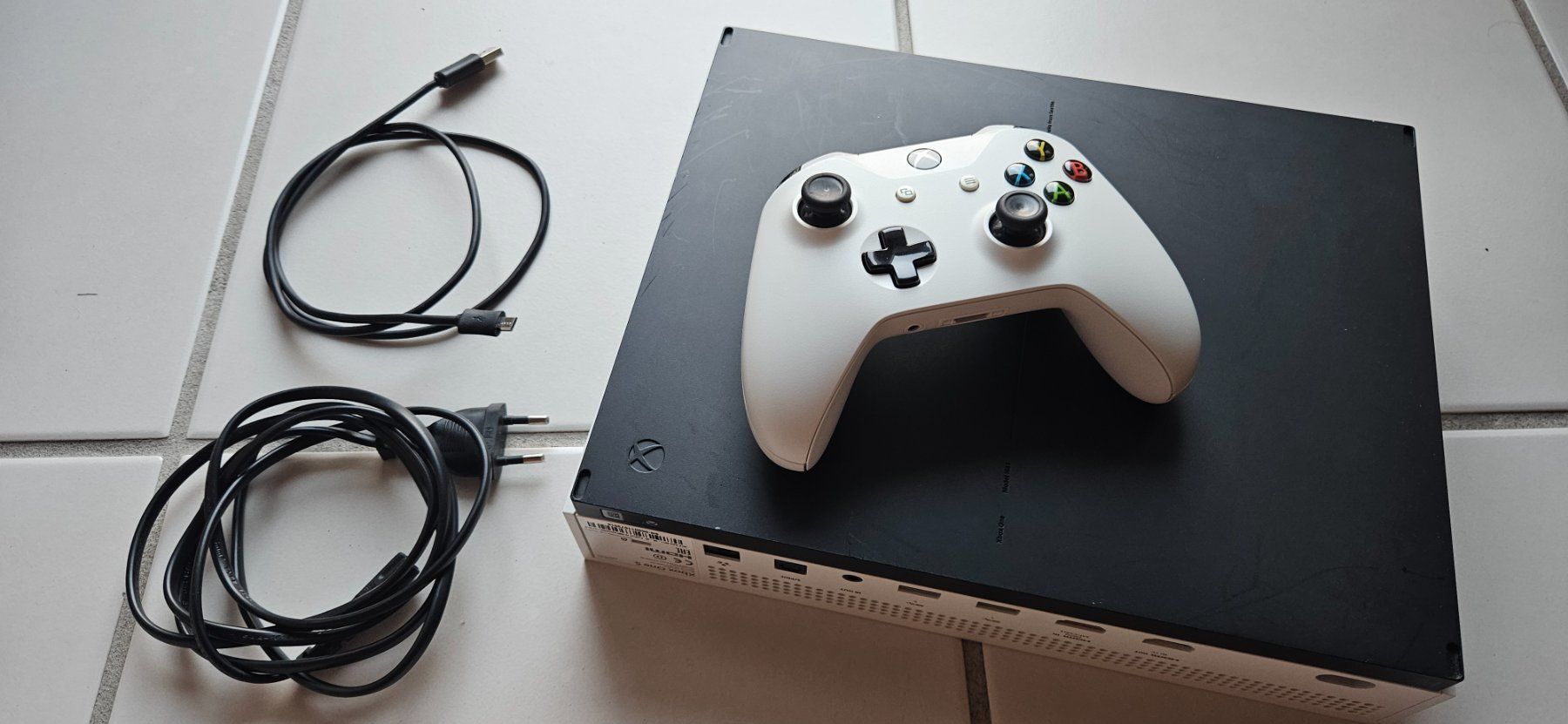 Microsoft Konsolen: Microsoft Xbox One S 512 GB mit Controller – Gebraucht aus Bern von Planet13 1