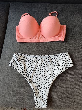 Roxy swimsuit size M brand new