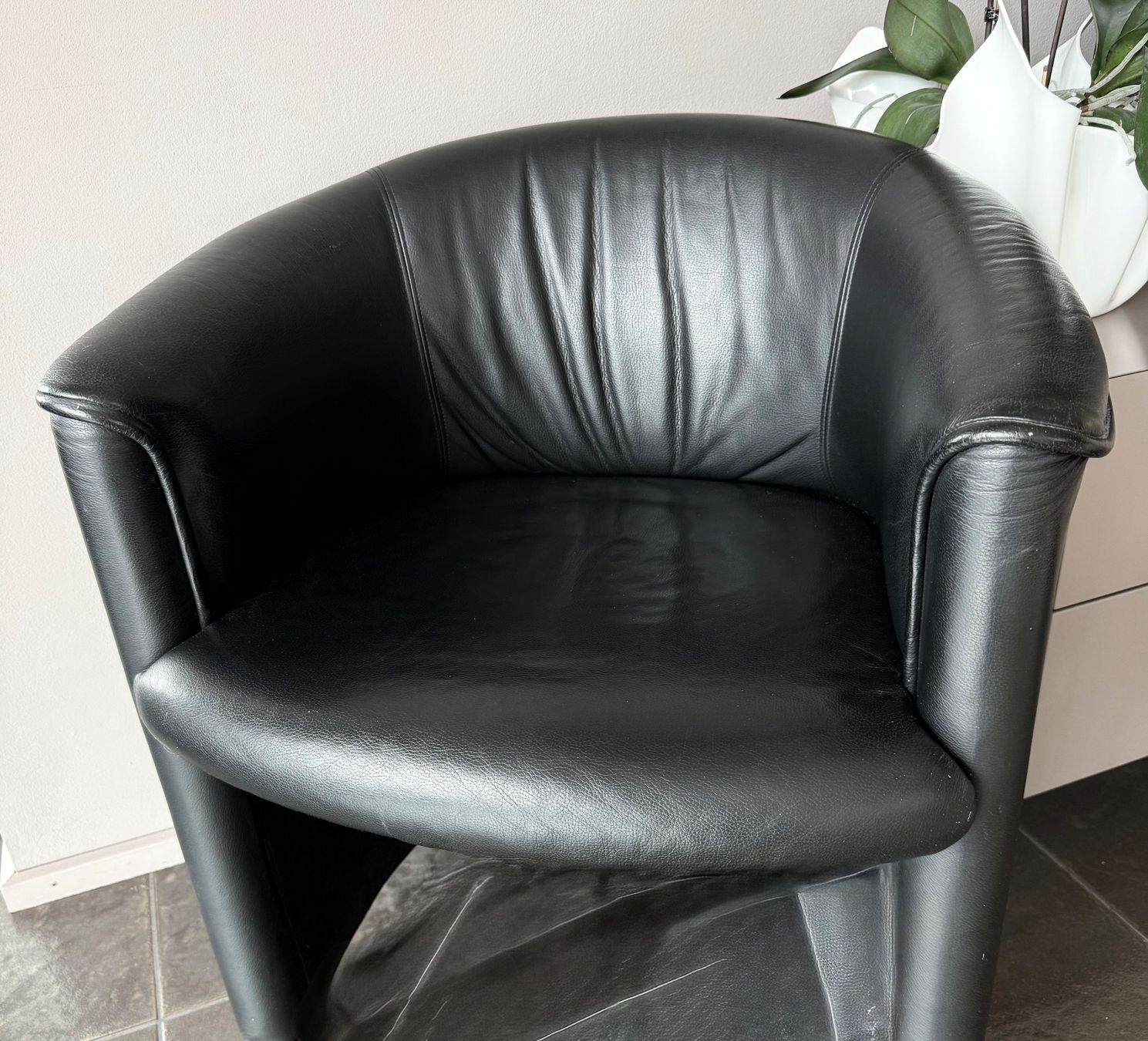 Sessel: Sessel Ledersessel mit Rollen – Gebraucht aus Altendorf von RedHairBeast