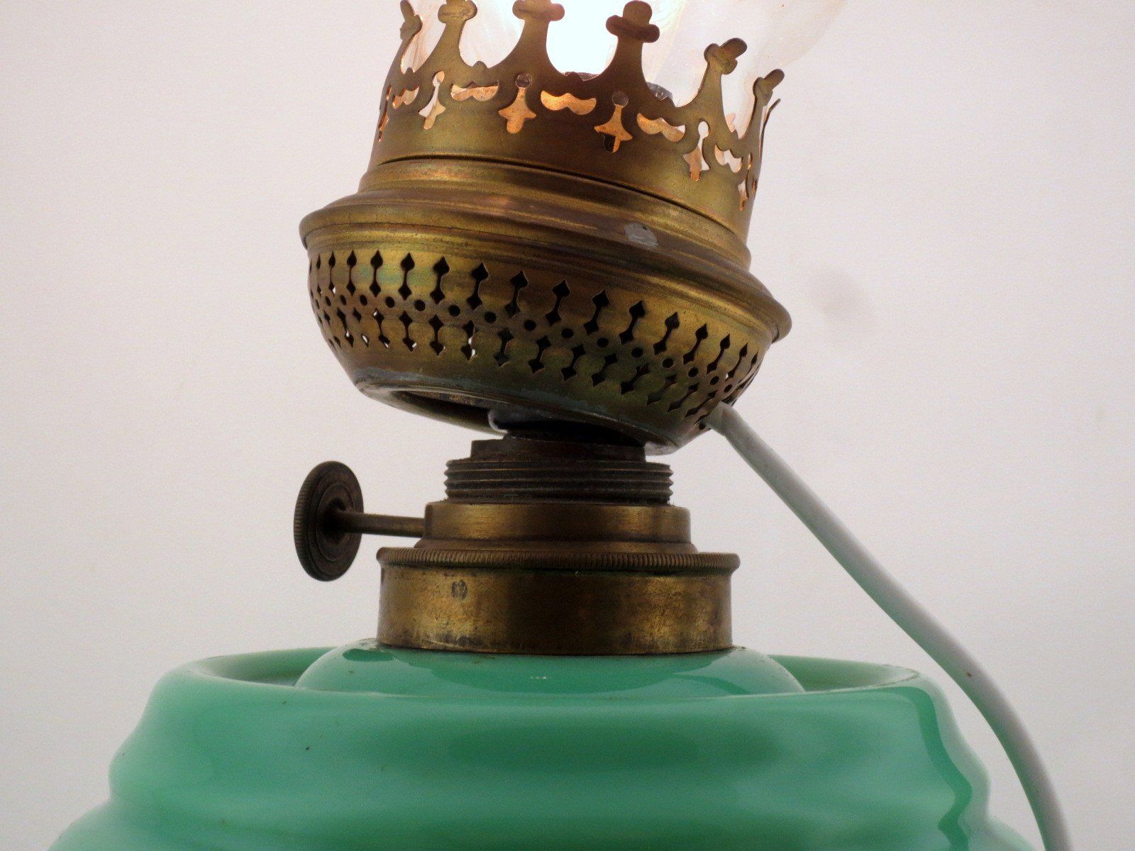 Lampade: Petrollampe Opalglas lampe à petrole opaline 1900 – Usato da Noville venduto da ceram 6