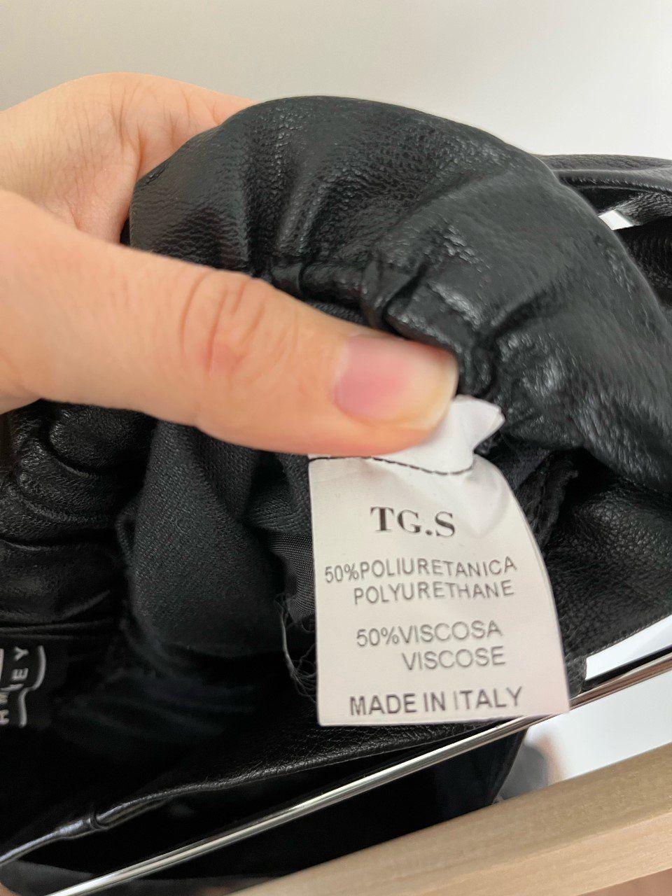 Pantaloni: Hose in Lederoptik mit Gürtel Gr. S, Farbe schwarz – Nuovo (secondo la descrizione) da Triesen venduto da dardaleni 3