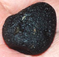 Mineralien L-6524 – Agni-Manitit „Pseudotektit“ 67,35 Karat