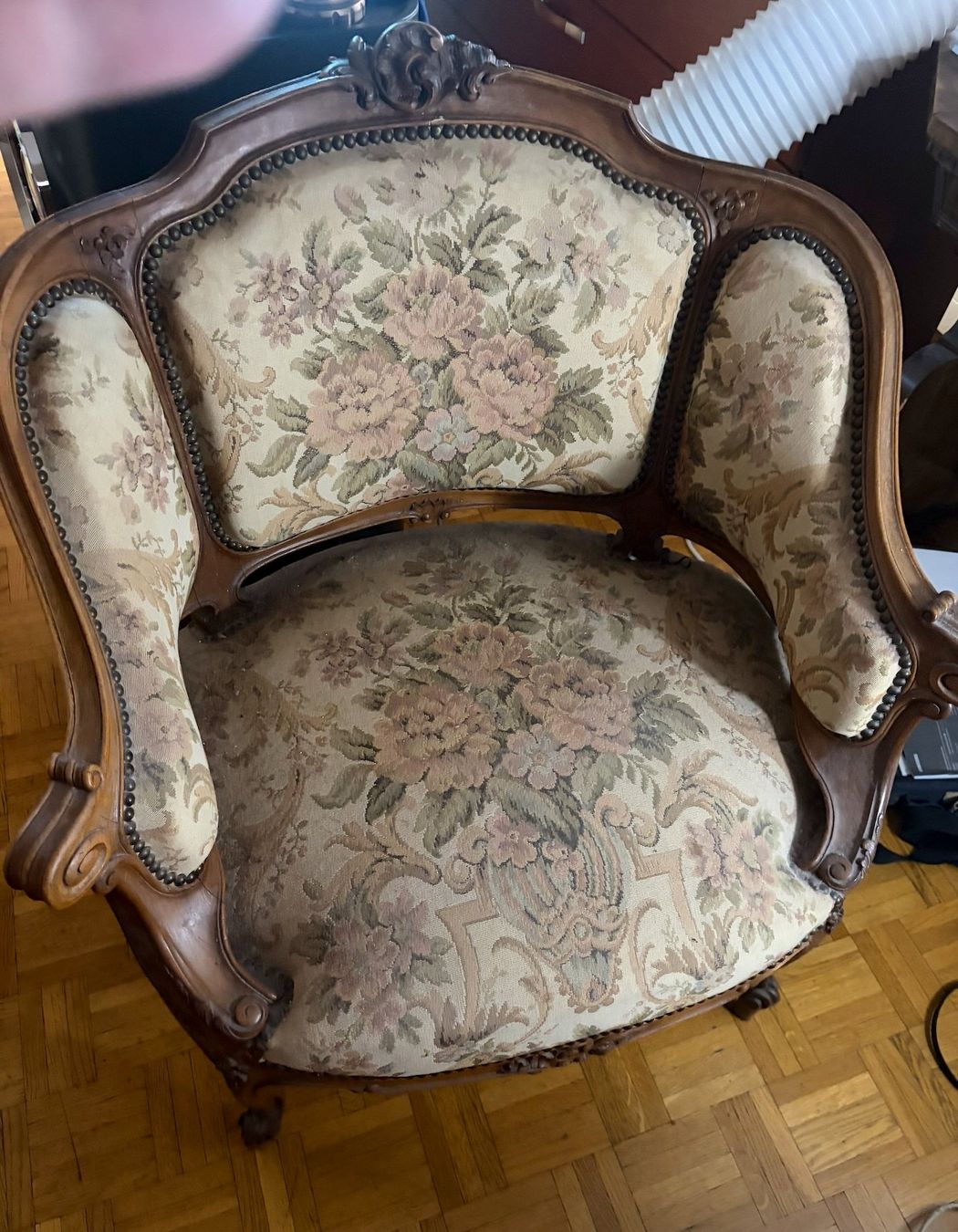 Sessel: Fauteuil corbeille style Louis XV – Gebraucht aus Genève von obongard