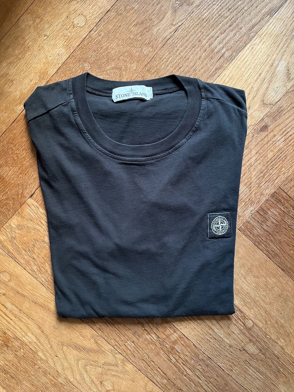 Stone Island T-Shirts: STONE ISLAND t-shirt manches longues – Gebraucht aus LAUSANNE von PUMPERNICKEL3