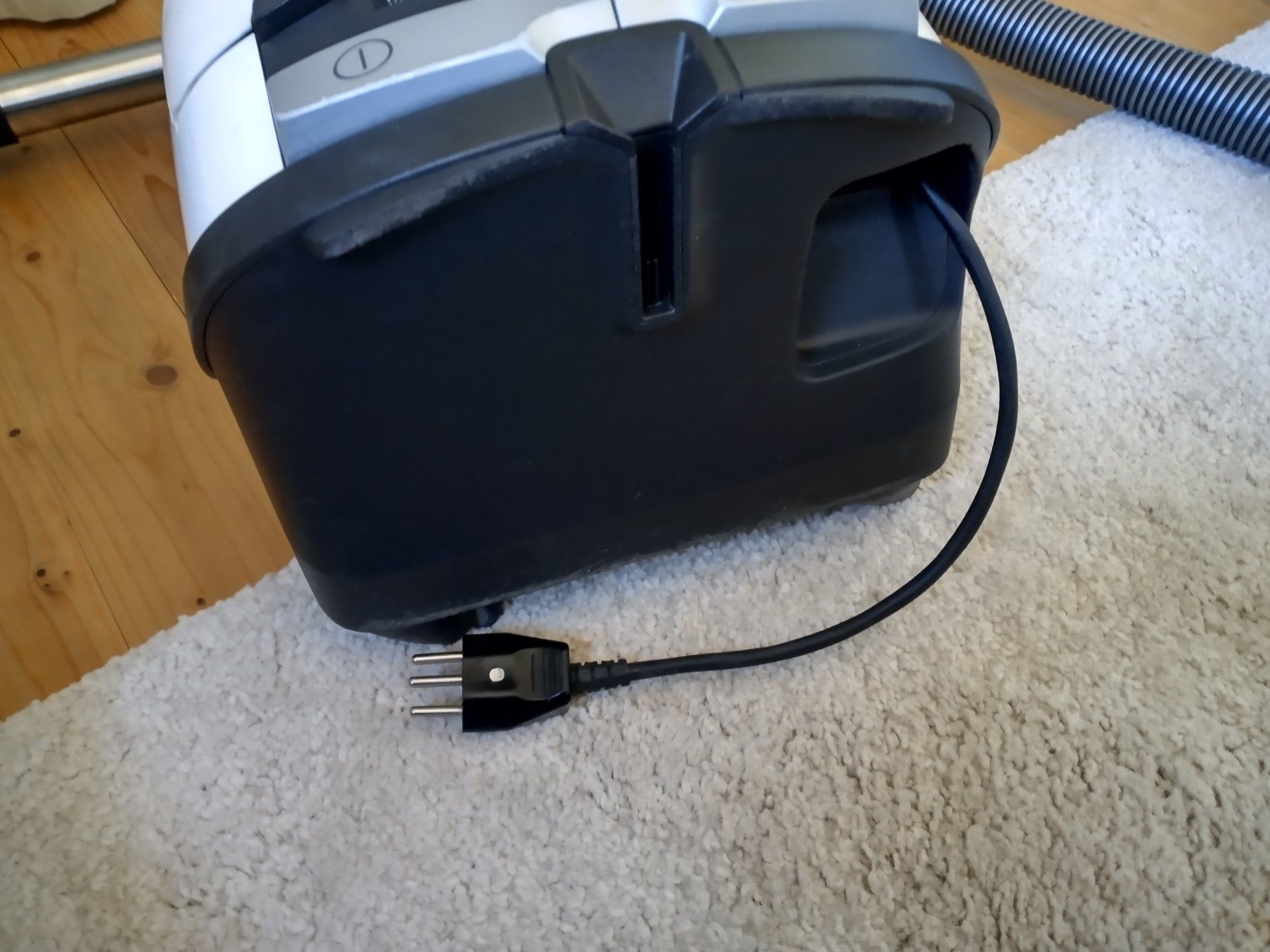 Miele Aspirapolveri & Accessori: Staubsauger Miele C3 Silence  Ecoline – Usato da Prez-vers-Siviriez venduto da Monija70 9