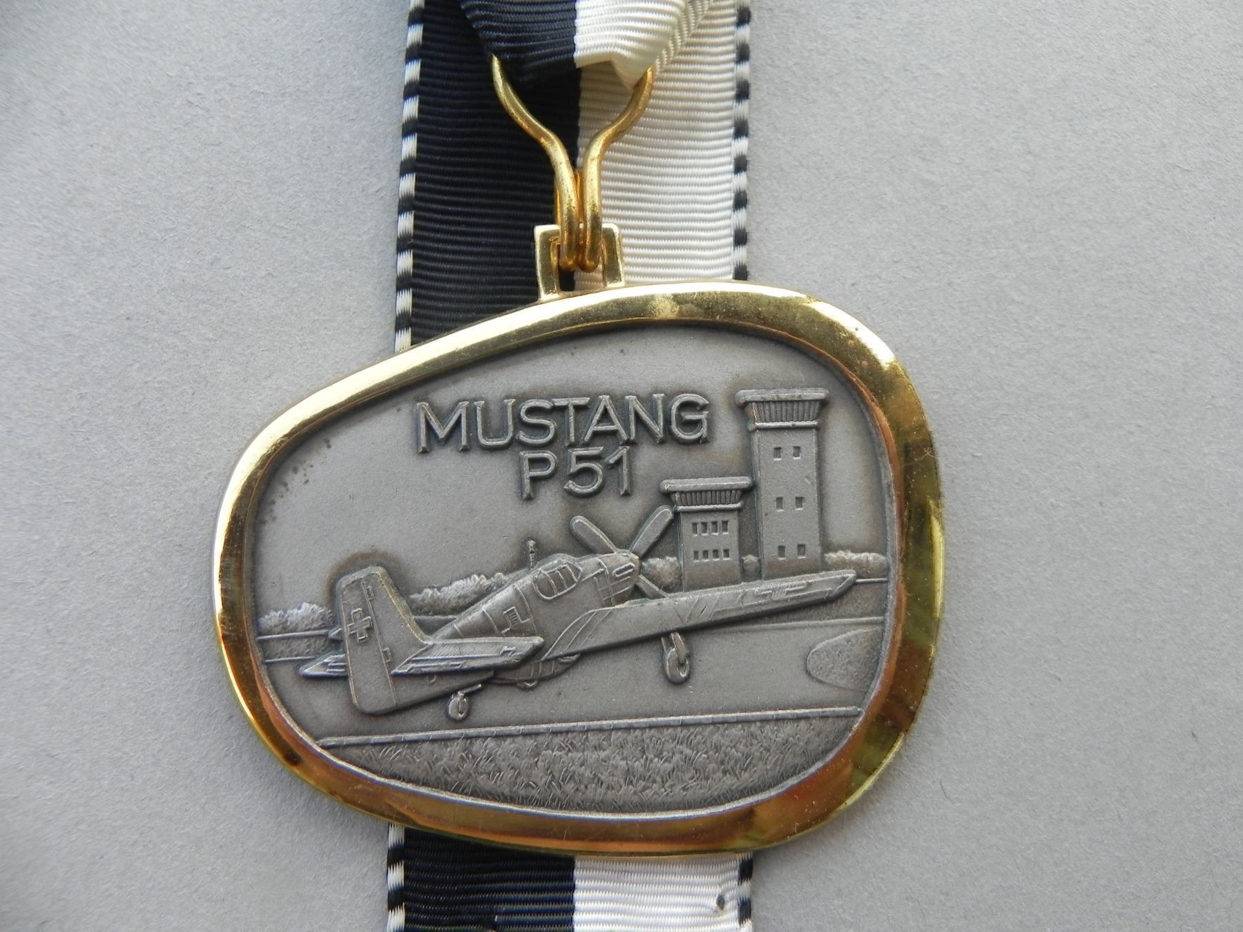 Medaglie: Medaille Flugzeug Mustang P15 Schweiz – Usato da Siebnen venduto da krimsie