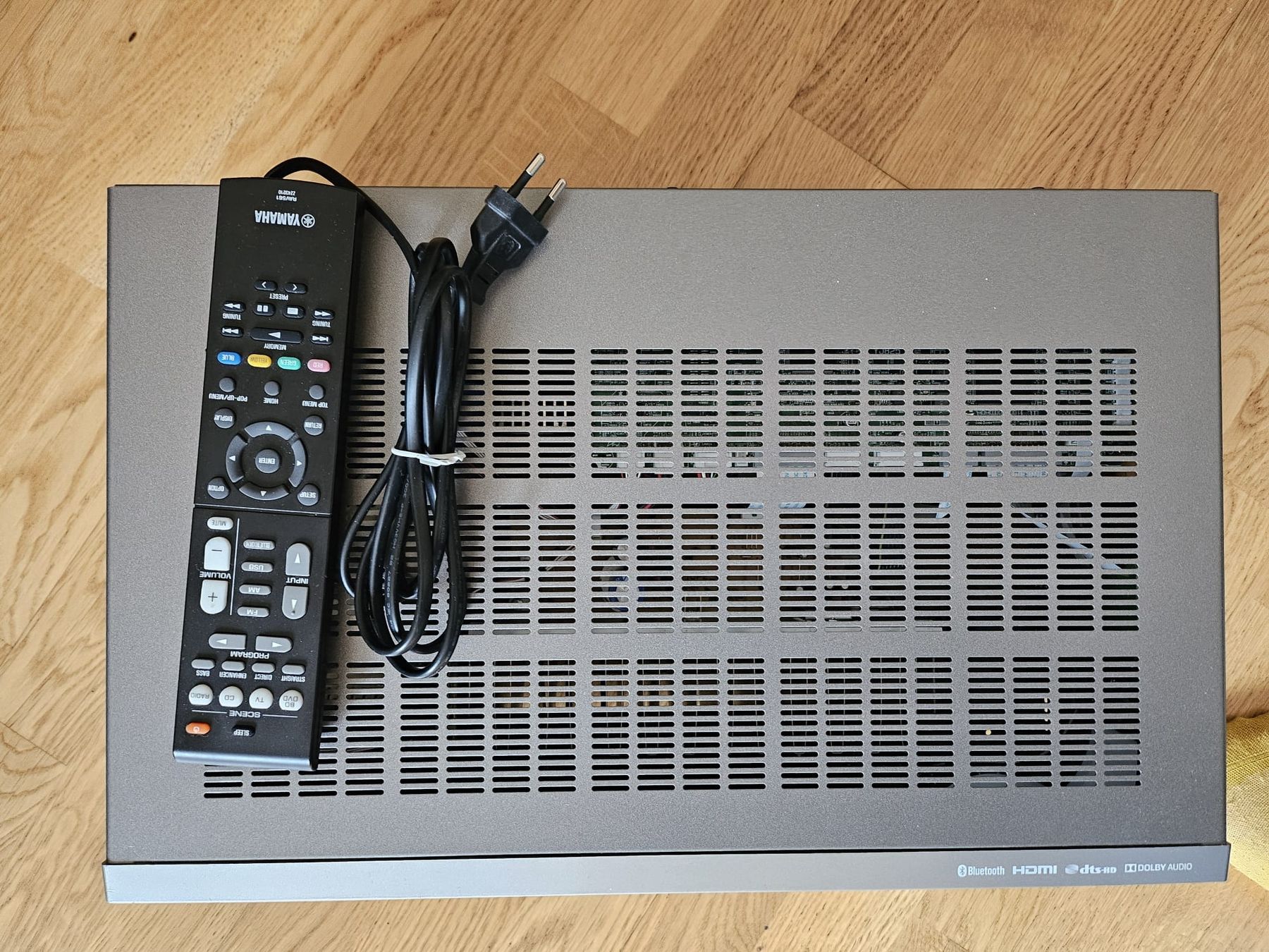 Yamaha Récepteurs: Yamaha RX-V385 Ricevitore AV - Argento - con telecomando – D'occasion à Bellinzona par midele 2