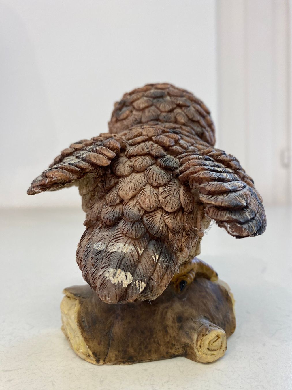 Figurines: kleine Norwegische Eulenfigur aus Baumharz – D'occasion à Niederhelfenschwil par Chleeblatt1938 2