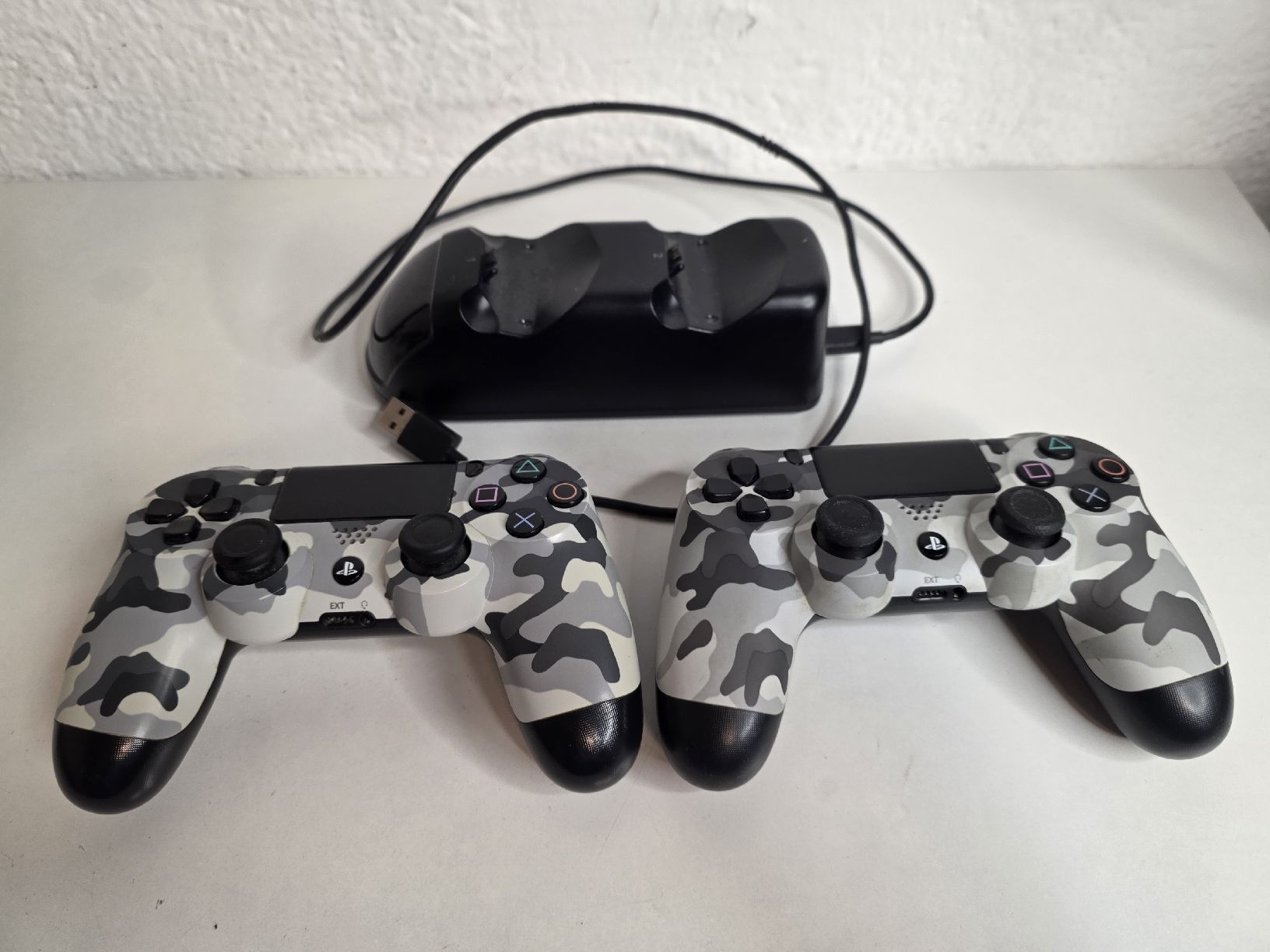 Controller: 2x Original Sony PS4 DualShock 4 Controller – Camouflage – Usato da Ehrendingen venduto da lax21 1