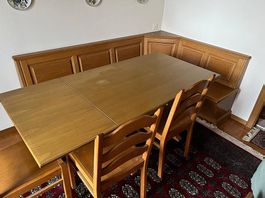 Eckbank mit Tisch und 3 Stühlen