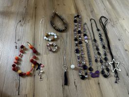 Schmuck Set Halsketten Armbänder guter Zustand