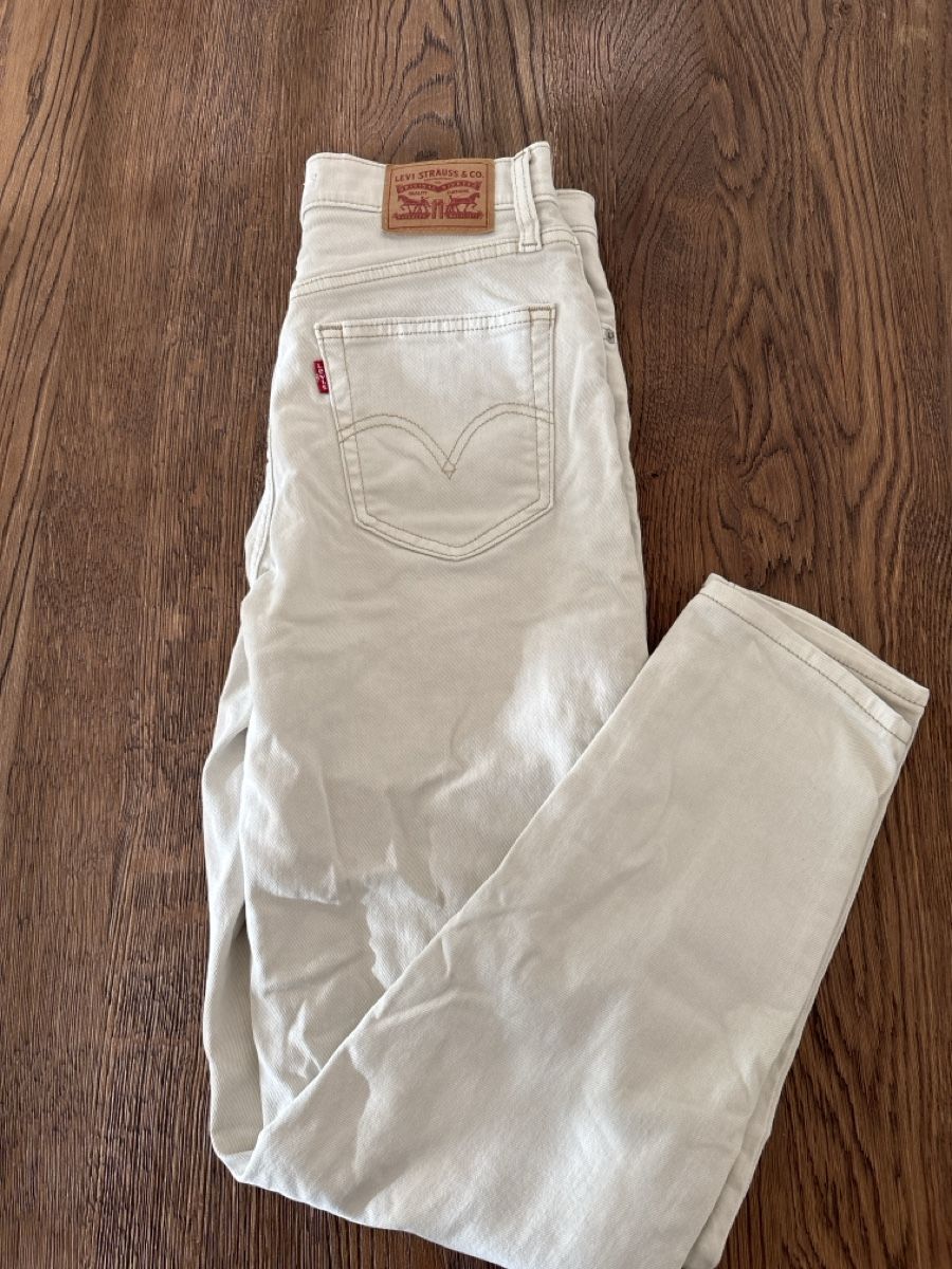 Levi's Pantaloni: Levi's High Waisted Mom Jeans beige  – Usato da Bern venduto da tamwoe