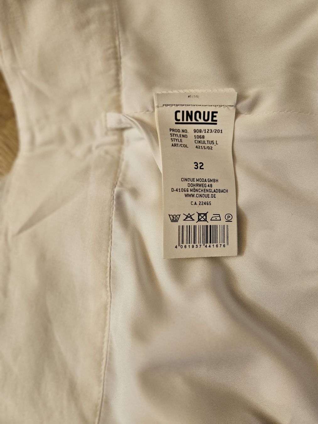 Cinque Gonne: Cinque Sommerrock, Gr. 32, Weiss mit Blumenmuster. – Nuovo (secondo la descrizione) da Rhäzüns venduto da inf_rcj7 5