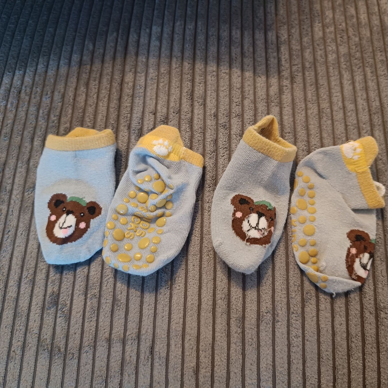 Chaussettes enfants: Socken Grösse 15-18 – D'occasion à Jaberg par urig17.