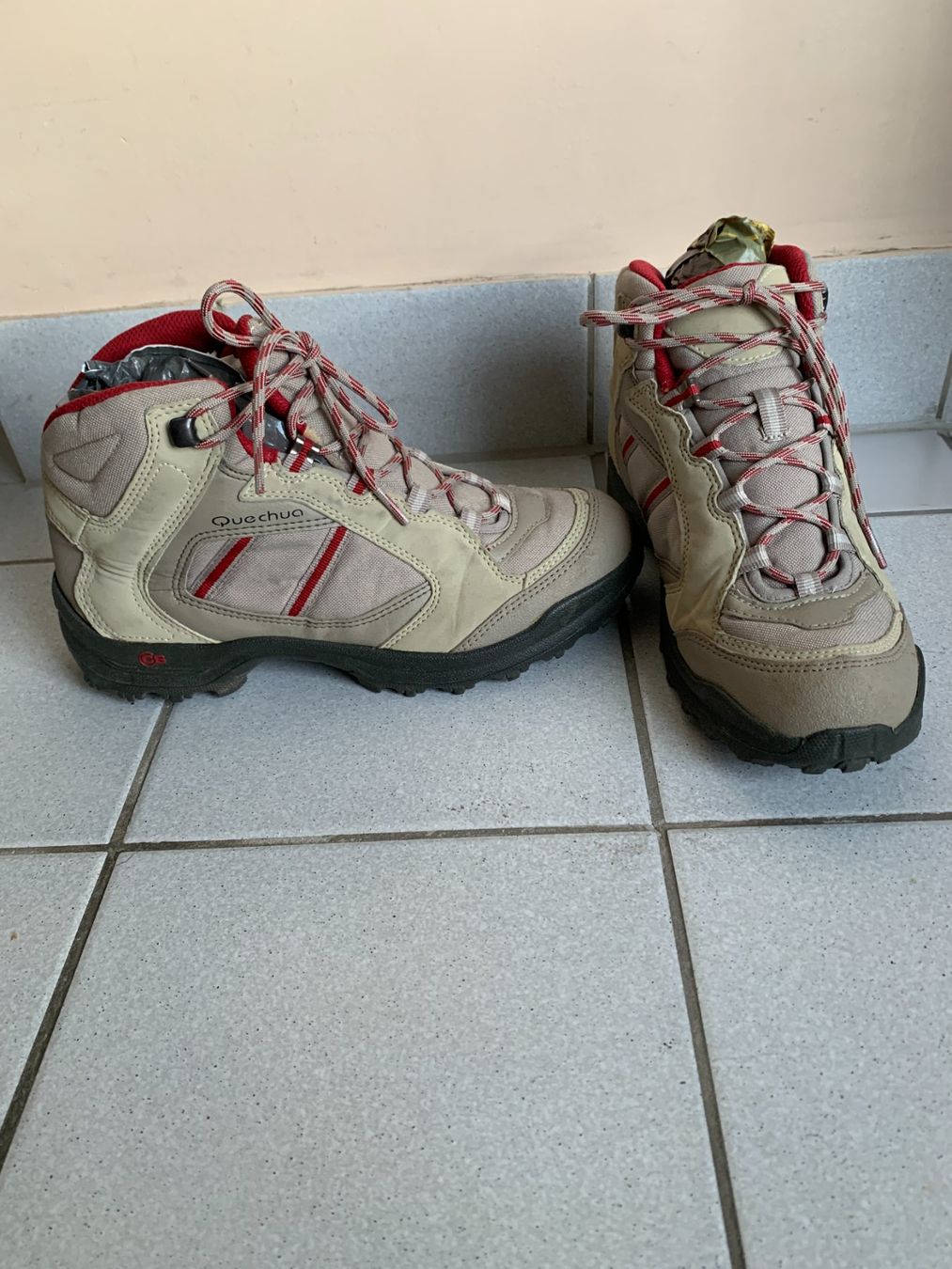 Decathlon Scarpe da uomo: Chaussure de randonnée Quecha – Usato da Petit-Lancy venduto da chezRic 1