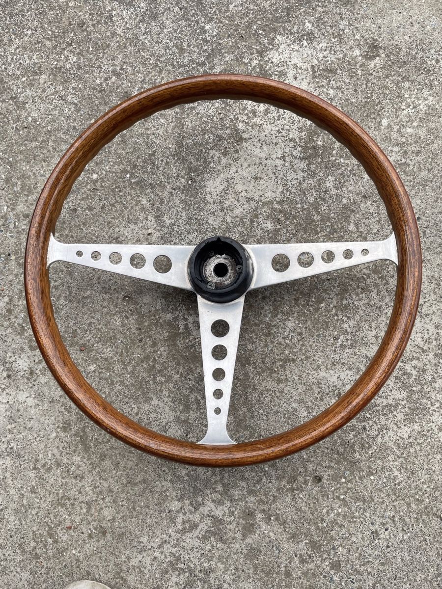 Tutti pezzi di ricambio auto: Volants en bois Oldtimer  – Usato da Chesalles sur Oron venduto da cajealti 1