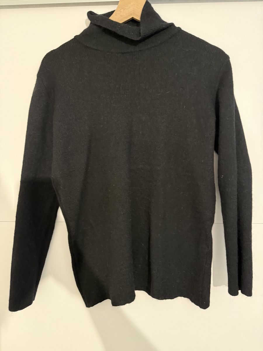 Pullover & Sweatshirts: Schwarzer Rollkragenpullover, Grösse M – Gebraucht aus Rebstein von Tuerkii