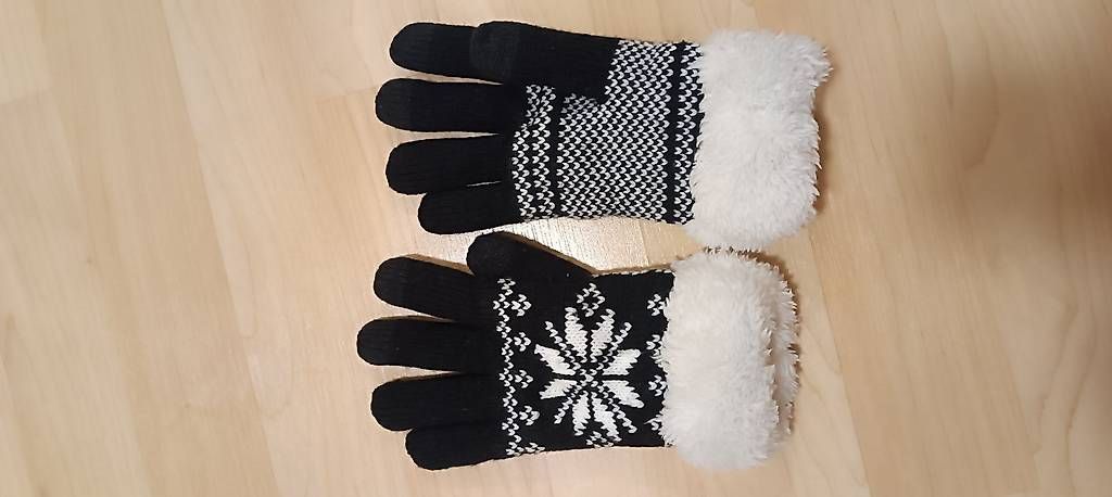 Altro abbigliamento per bambino: Winterkappen+Handschuhe – Usato da Alt St. Johann venduto da mar_rgq8 4