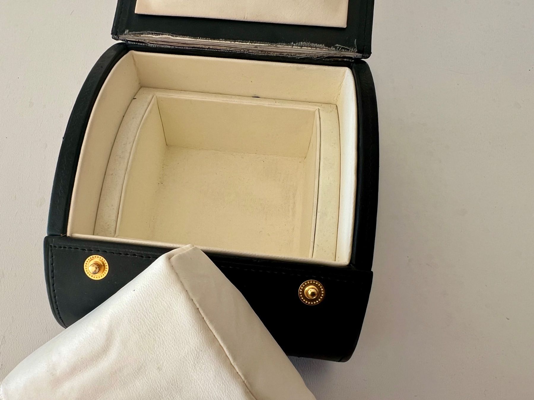 Corum Orologi: CORUM original bubble blue leather watch box – Usato da Mont-sur-Lausanne venduto da vmi_ym5l 8