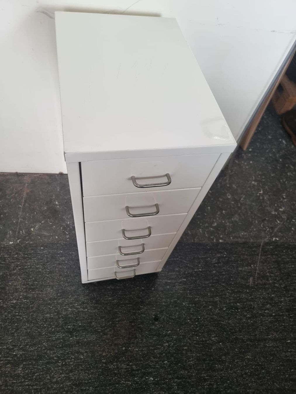 Cassettiere: Weisses Schubladenelement Metall – Usato da Olten venduto da Mezopotamya 1