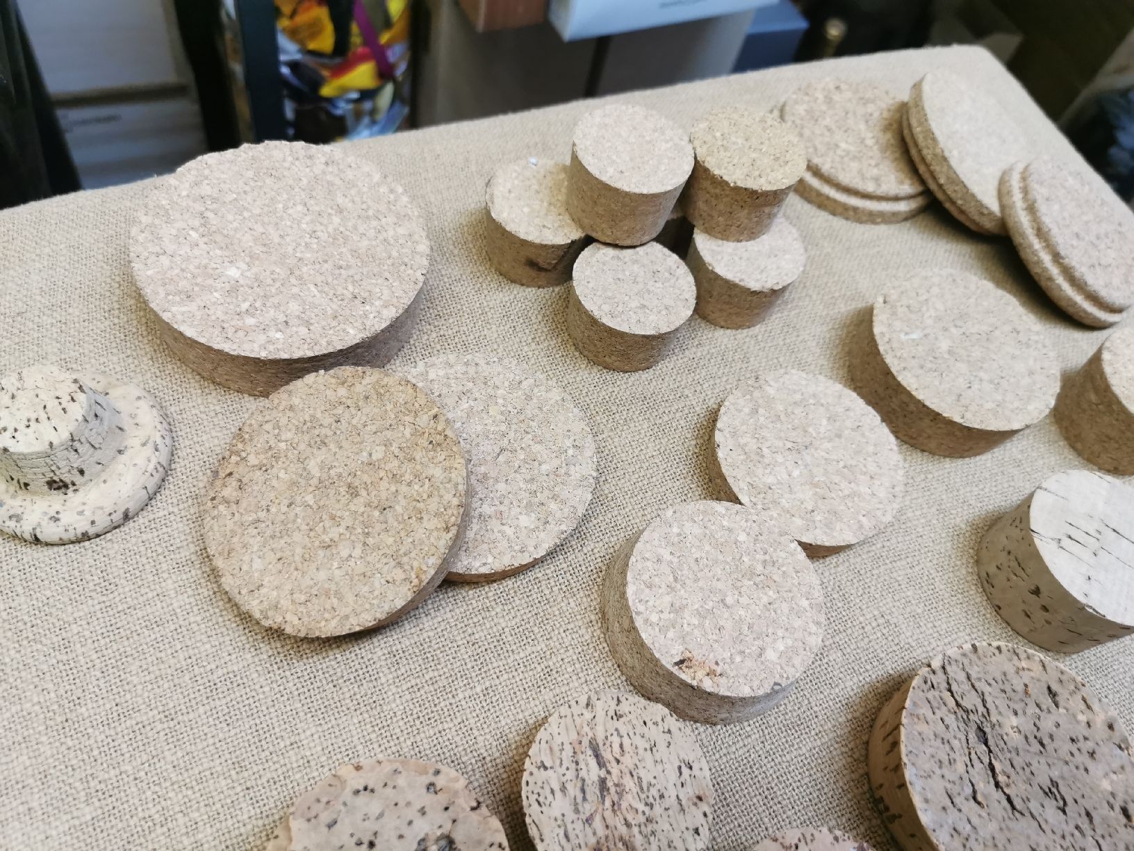 Flaschenöffner & -verschlüsse: Diverse gebrauchte Korken zum Basteln – Gebraucht aus Wetzikon ZH von Tothart 2