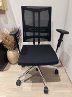 Bürostuhl schwarz mit Netzrückenlehne guter Zustand