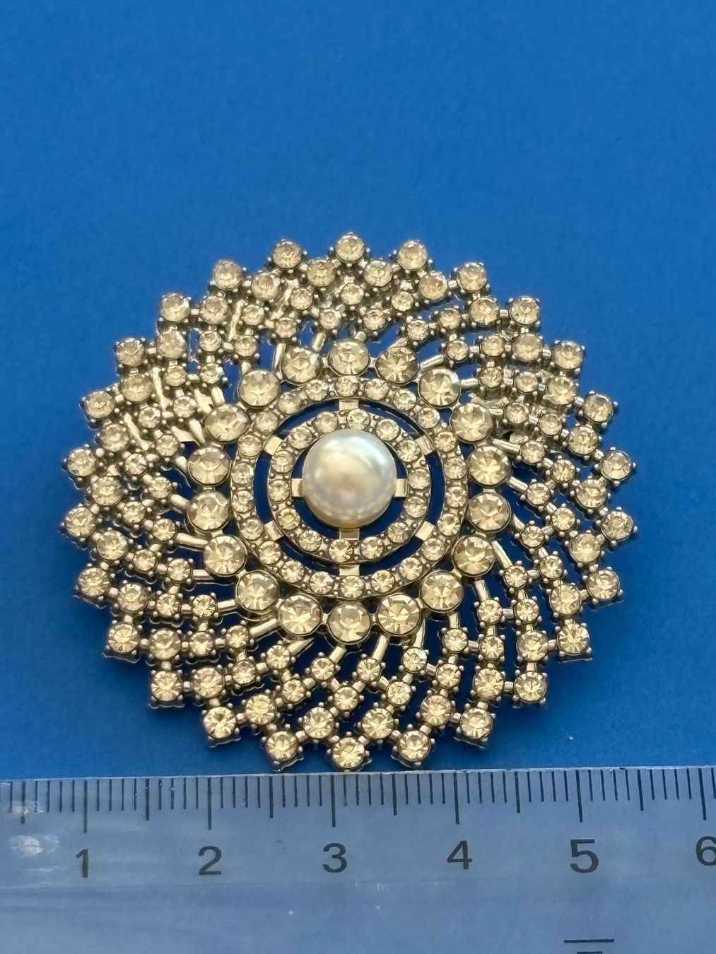 Broschen & Nadeln: Luxus Elegante  Brosche mit Kunstperlen Farbe: Silber – Neu (gemäss Beschreibung) aus Biel-Bienne von Roserosse13 3