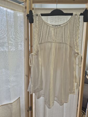 Haut Mango taille XS état neuf bien pour S aussi