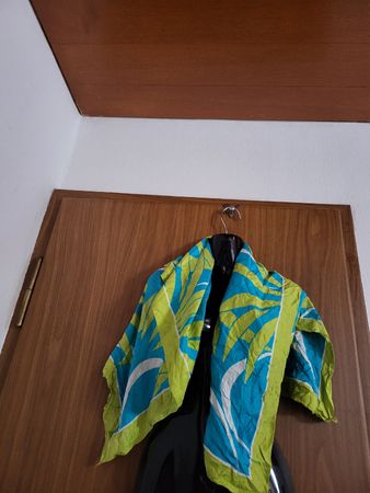 Foulard soie  Vintage Motifs Exotiques, Parfait pour l'Été!