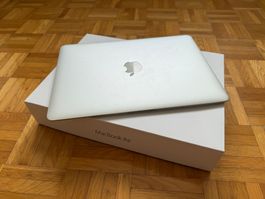 Apple MacBook Air 13-inch Early 2015 in Silber