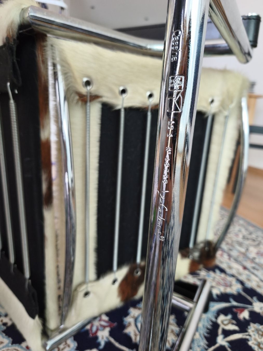 Le Corbusier Sessel: Le Corbusier LC1 Sessel – Gebraucht aus Luzern von WonderfulBasil 3