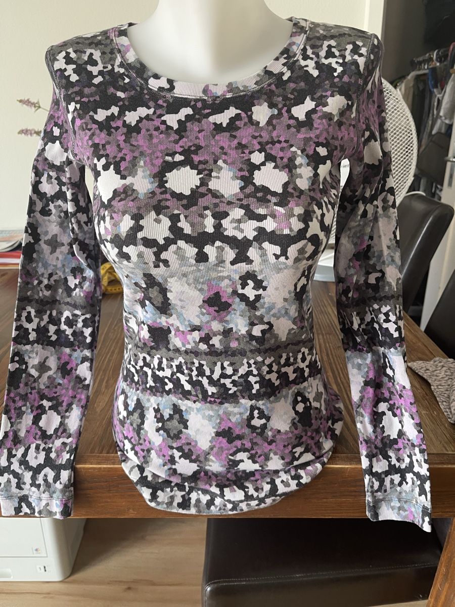 Marc Cain Pulls & Sweat-shirts: Pull MARCCAIN  SPORT S comme neuf – D'occasion à Kloten par Vermicelles