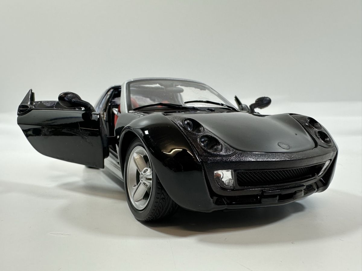 Bburago Modellautos: Smart Roadster 1:18, schwarz, BBURAGO – Gebraucht aus Zofingen von rf9_x2xt 9