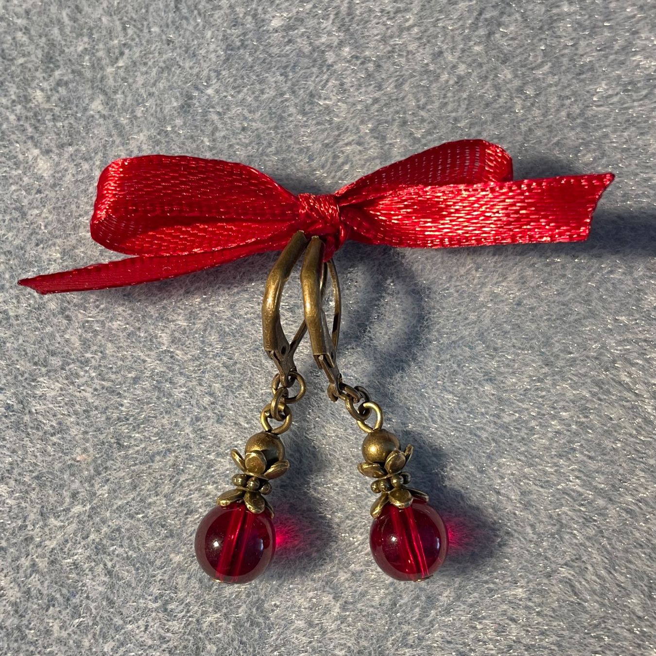 Orecchini pendenti & Orecchini a lobo: NEU: Ohrringe rote Glasperlen Messing Vintage Optik – Nuovo e nell'imballaggio originale da Bellach venduto da Dreamer2501