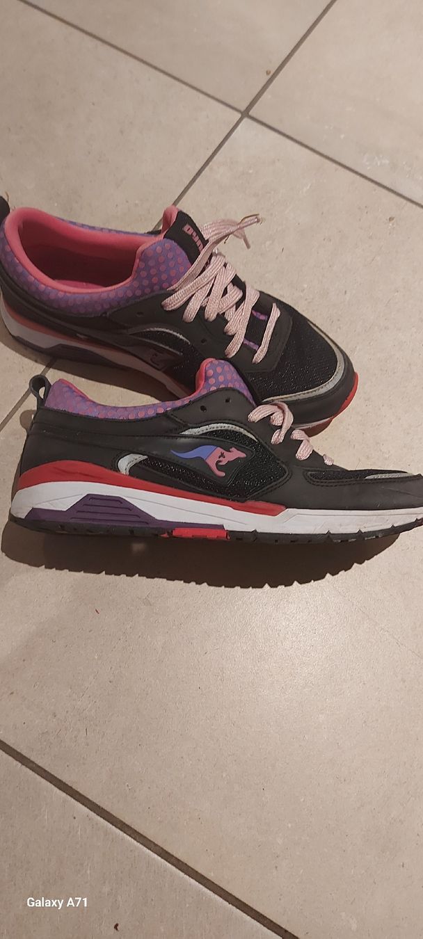 Schuhe für Mädchen: Kangoo Sportschuhe Sneackers 37 – Gebraucht aus Rüthi (Rheintal) von Boschacat 2