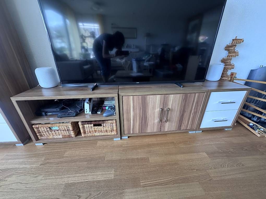 Vitrines: Wohnwand / Vitrine/ TV-Möbel – D'occasion à Hondrich par Lejlana 2