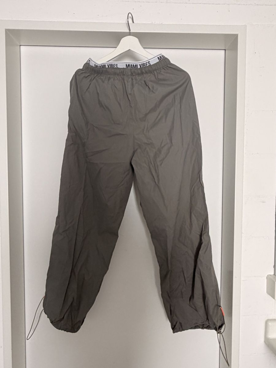 Pantaloni: Coole Sommer-Hose, Khaki, Gr. S Neuwertig – Usato da Sempach venduto da ljnaelena 1
