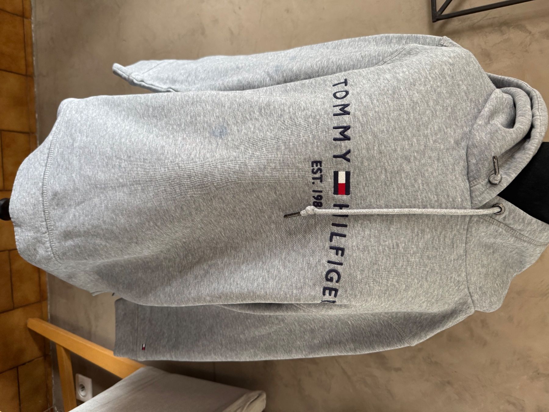 Tommy Hilfiger Maglioni & Felpe: Pull gris Tommy taille Xl Mel – Usato da Veyrier venduto da Kimedovapa_1