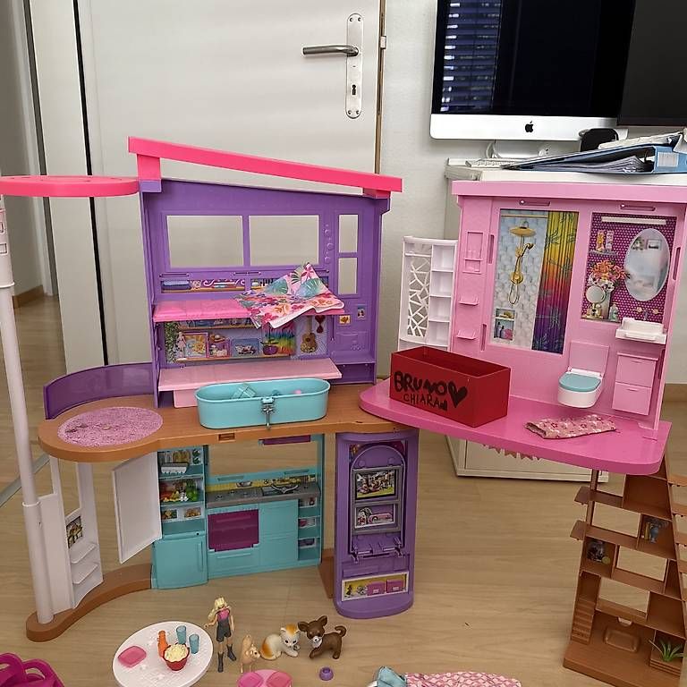 Maisons pour enfant: Barbiehaus mit Zubehör – D'occasion à Hochdorf par Franciscochico