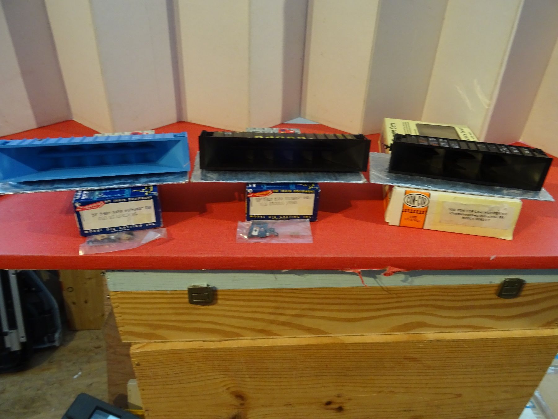 Modellini di ferrovie: 3 DIV. HOPPER /2 ROUNDHOUSE / 1 CON-COR  EX KIT NEU – Nuovo e nell'imballaggio originale da Appenzell venduto da Phantombolt1779 3