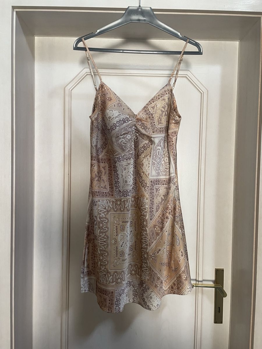 Stradivarius Robes: STRADIVARIUS - Kleid – D'occasion à Lommis par elly24 1