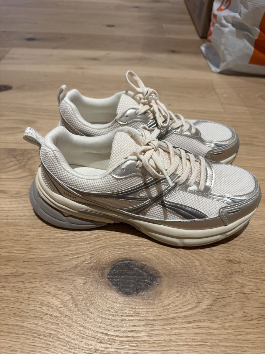 Oysho Scarpe da donna: Rennschuhe OYSHO – Nuovo (secondo la descrizione) da Richterswil venduto da angelodicaos 1