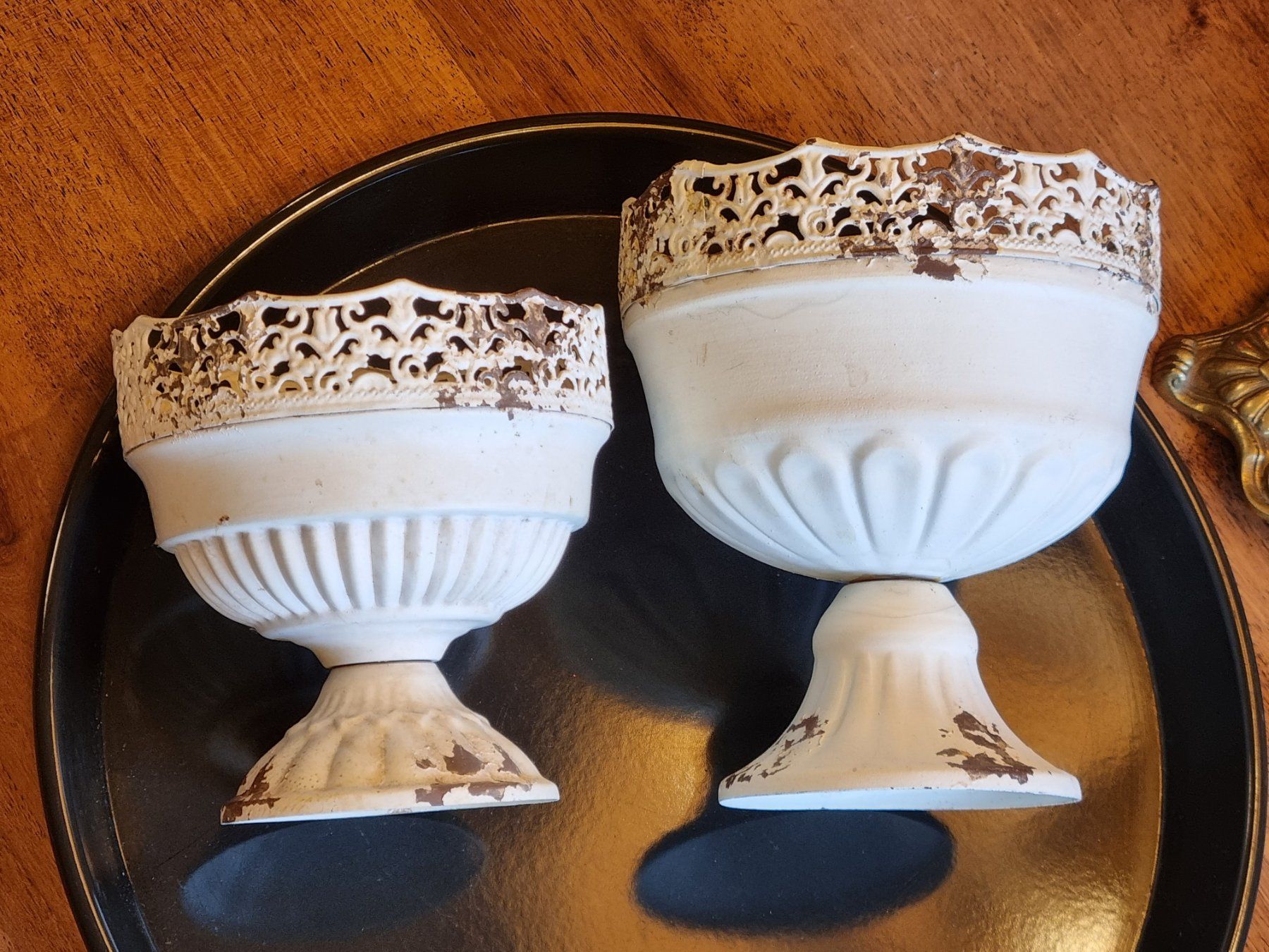 Blumentöpfe: 2 Cachepots auf Fuss Antikstil Shabby Chic – Gebraucht aus Scharnachtal von devin03 3